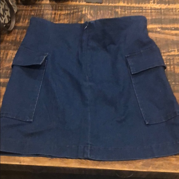 Skirt size small - Picture 2 of 2